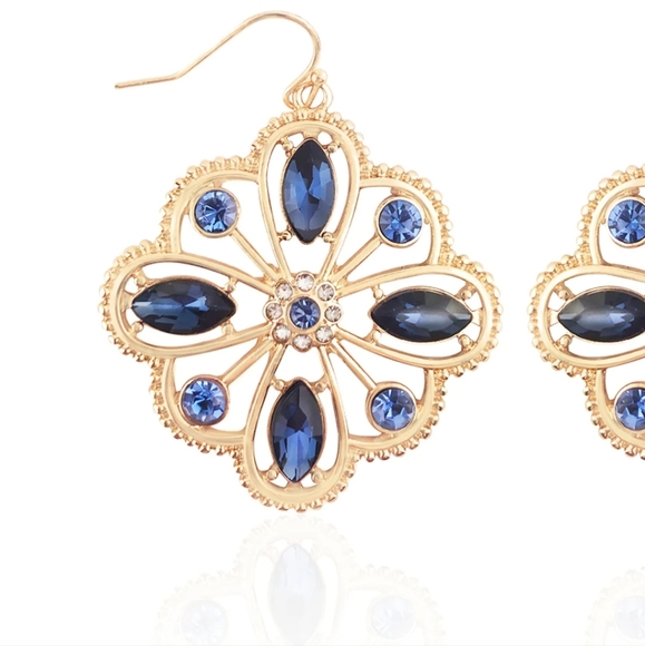 Zaxie Earrings - Picture 7 of 8